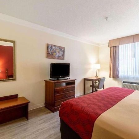 Econo Lodge Inn & Suites Дъгласвил Екстериор снимка